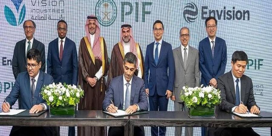 صندوق
      الاستثمارات
      العامة
      يطلق
      3
      مشاريع
      لتعزيز
      توطين
      صناعات
      الطاقة
      المتجددة